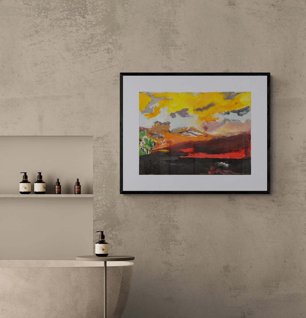 Cielo al tramonto - Quadro di un cielo con sfumature rosse e gialle, adornato da nuvole, esposto nel bagno.