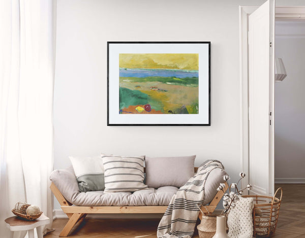 Due presenze nel paesaggio - Un paesaggio con cielo giallo, evidenziato da una mela e un limone in primo piano.