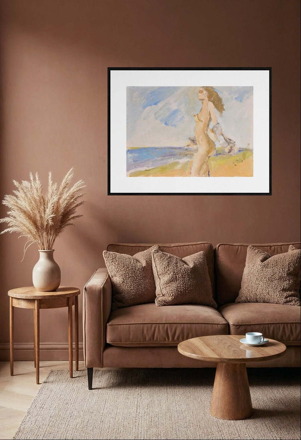 Eleganza in riva al mare - Immagine di una donna nuda distesa sulla sabbia, circondata da un paesaggio marino e un cielo blu.