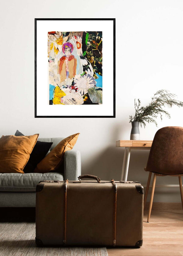 Il girasole - Collage di fiori e figura femminile con cappello, che esprime una tensione affascinante tra i vari elementi.