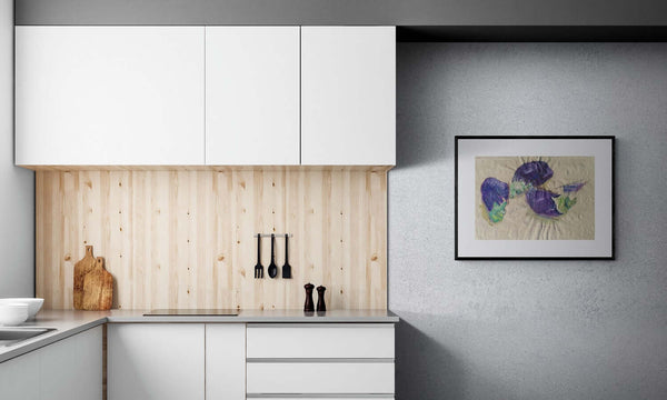 Il viola delle melanzane - Esempio dell'opera d'arte italiana contemporanea esposta in cucina.