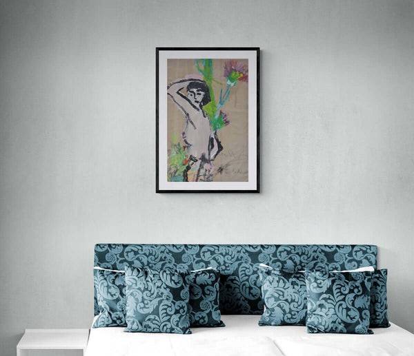 In armonia - Rappresentazione artistica di una donna nuda adornata da fiori, evocando sensualità e natura.