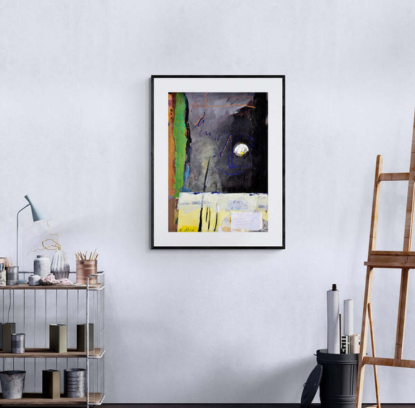 Intorno al silenzio - Un'opera d'arte raffigurante un paesaggio invernale, su uno sfondo scuro e una luna bianca.