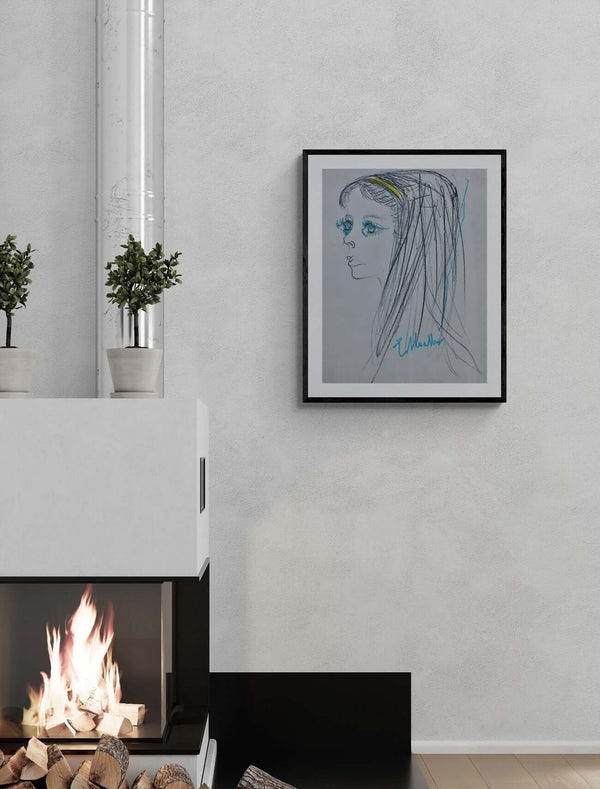 La fascetta gialla -Illustrazione di una donna con capelli lunghi e un nastro giallo in testa.