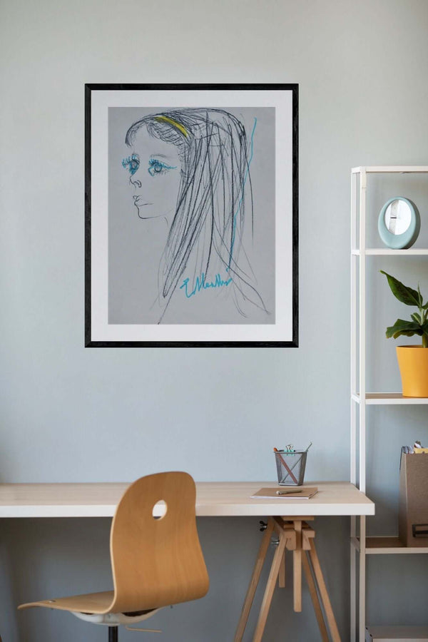 La fascetta gialla - Disegno di una donna con lunghi capelli e una fascia gialla in testa.