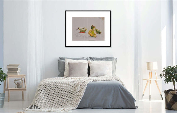 La mezza pera - Pere a metà dipinte su una superficie bianca, in un'opera di natura morta che esalta la semplicità.