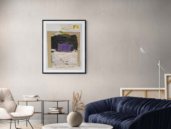 Fogli di carta disposti in collage, intitolato "La poesia della notte", su uno sfondo semplice.