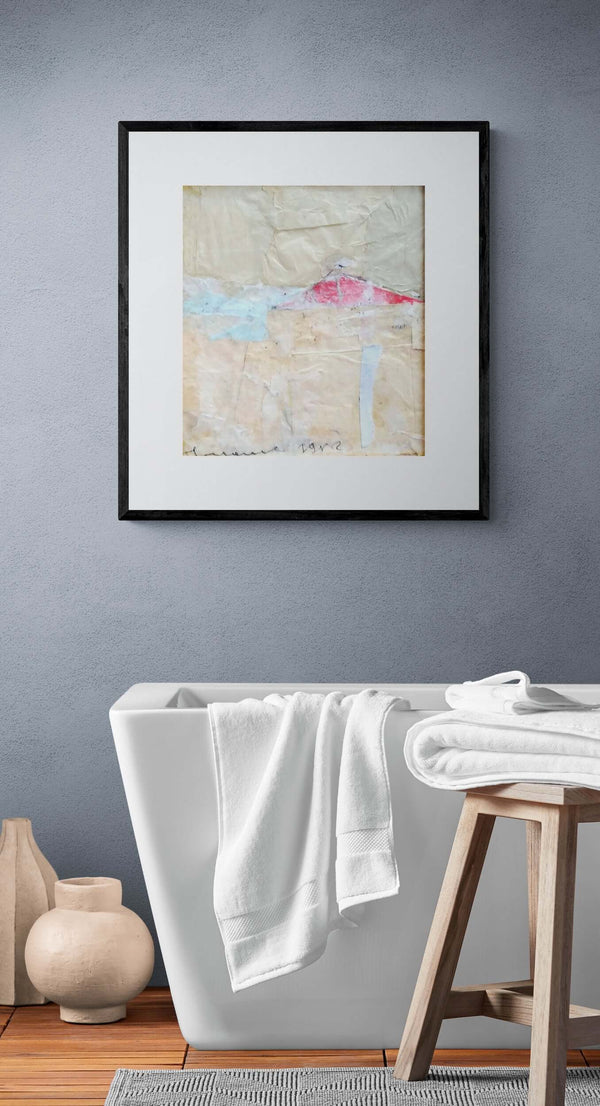 La scheggia rossa - Collage di una casa bianca con un tetto rosso, appeso in bagno.