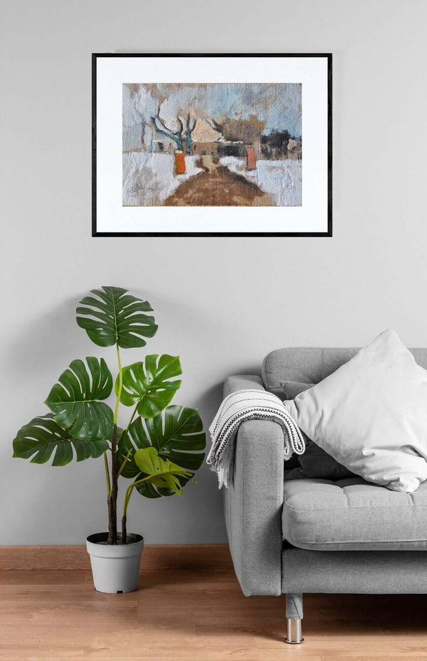 Laggiù in fondo - Un'opera d'arte che rappresenta una strada innevata, alberi e una casa in un contesto invernale.