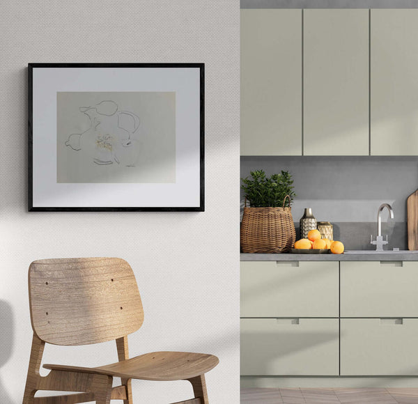 Le parvenze - Disegno di una con una brocca, un limone e una mela sullo sfondo bianco.