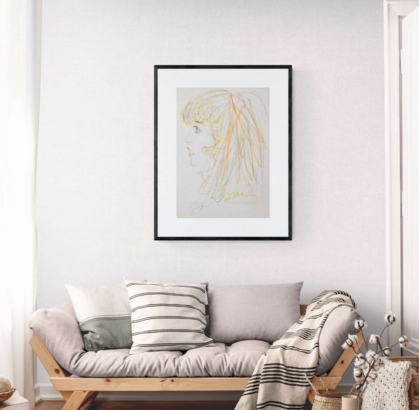 Meraviglia - Ritratto artistico di una ragazza con capelli gialli, in posa naturale e amichevole.