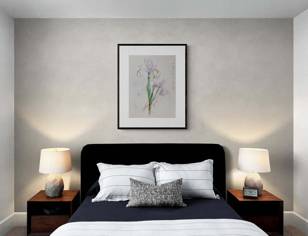 Profilo tra i fiori - Disegno di un'iris viola con una donna stilizzata nel suo centro.