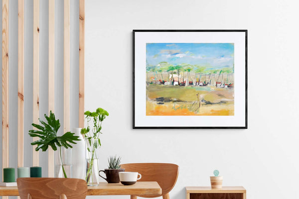 Sulla riva del fiume - Un dipinto che mostra un prato con alberi e case, circondato dalla vegetazione lungo un fiume.