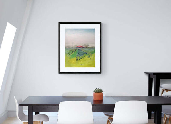 Tetto nell'azzurro - Un dipinto che mostra un campo e una casa rossa in lontananza esposta in ufficio.