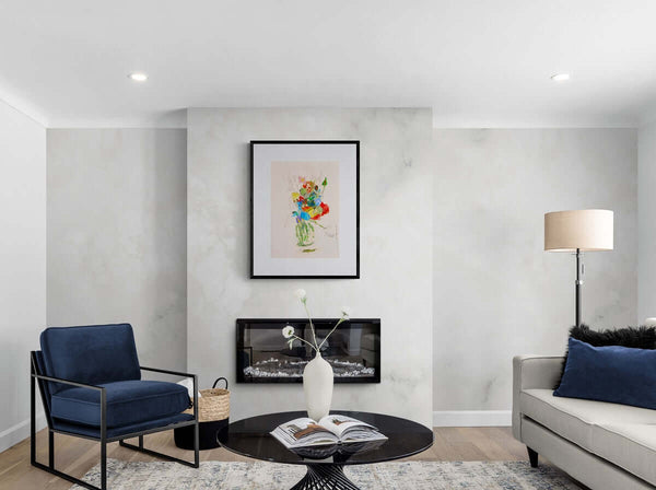 Un abbraccio di fiori - Dipinto di un vaso decorato con fiori colorati, posizionato su uno sfondo semplice.