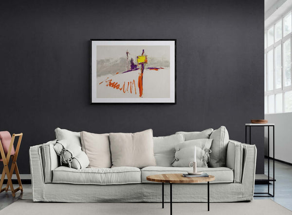 Un ritmo nel silenzio - Dipinto di un cartello giallo su un prato innevato che si eleva verso il cielo, creando un forte punto focale.