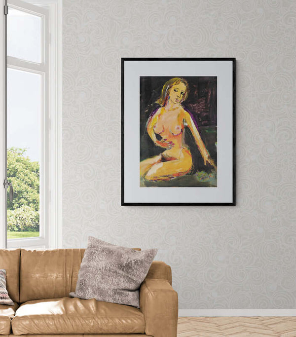 Vestita di poesia - Opera che ritrae una donna nuda seduta sul divano, con un'atmosfera serena e colori tenui.