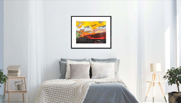 Cielo al tramonto - Dipinto di un cielo rosso e giallo con nuvole soffici, appeso nella camera da letto.