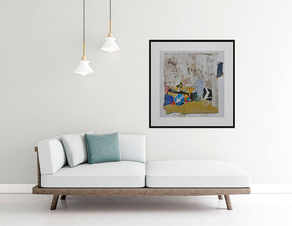 Collage di oggetti assortiti su carta, intitolato "Cielo di piombo", evidenziando l'arte e l'immaginazione.
