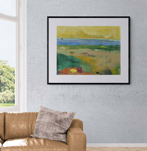 Due presenze nel paesaggio - Dipinto di un campo con cielo giallo, con una mela e un limone in evidenza, in un contesto abitativo.