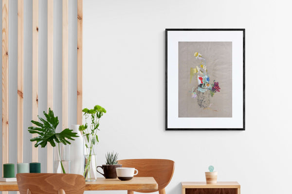 Fiori nel colore - Un dipinto che mostra un vaso di fiori freschi, con dettagli artistici.