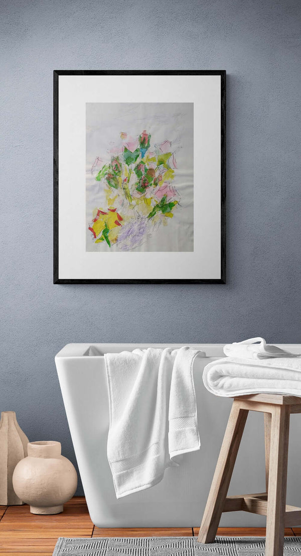 Collage di un bouquet di fiori su carta, intitolato "I petali delle rose", esposto in bagno.