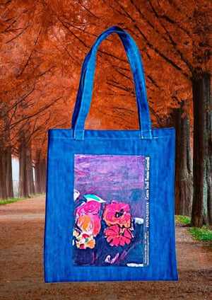 I pomodori - Borsa a spalla blu decorata con un dipinto di pomodori  rosso vivace.