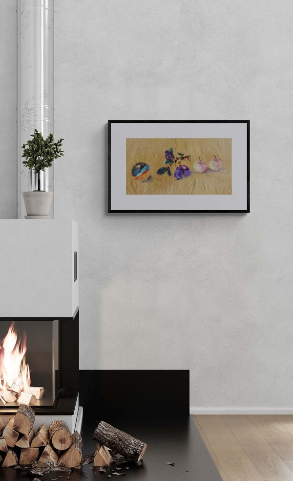 Il colore delle prugne - Opera d'arte ambientata in casa per ispirare l'arredamento.