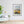 In prospettiva - Paesaggio in prospettiva con un edificio verde sullo sfondo, caratterizzato da colori vivaci e astrazione