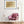 La giunchiglia - Dipinto esposto in soggiorno moderno per mostrare l'effetto decorativo.