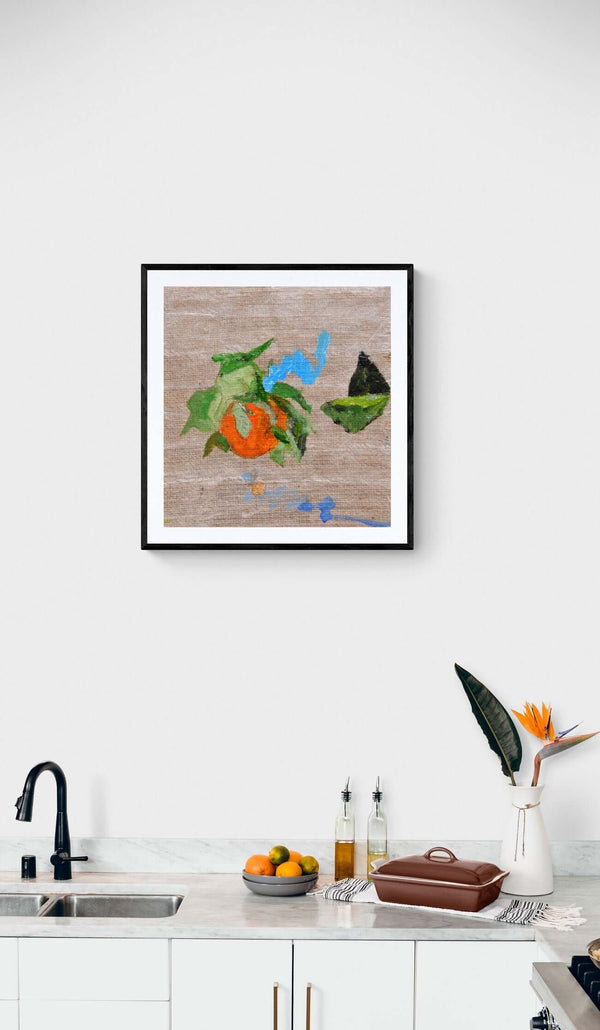 Un arancio nel suo mistero - Un'opera d'arte che mostra un'arancia e una foglia verde.