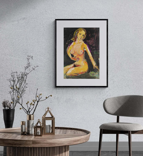 Vestita di poesia - Dipinto di una figura femminile nuda seduta sul divano che esprime vulnerabilità e bellezza attraverso l'arte.